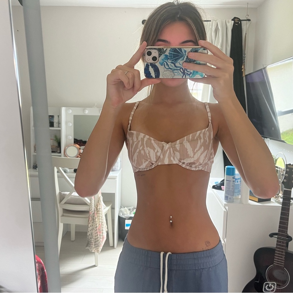 Stylish Cream Patterned swim top